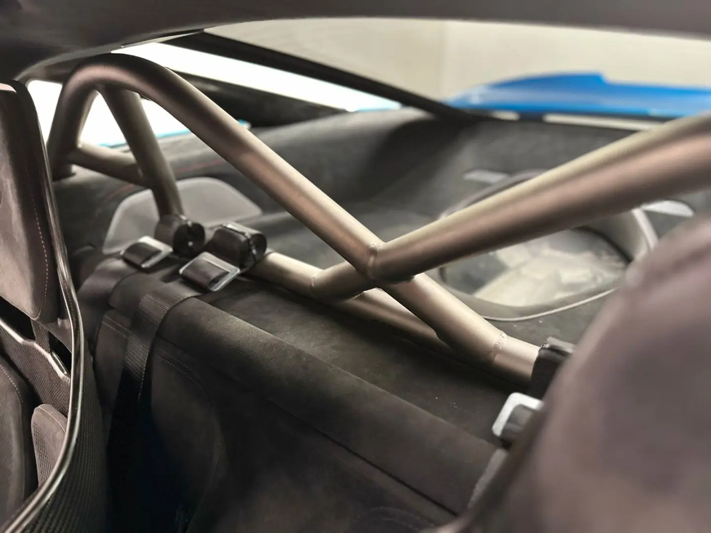 750S   SENNA Seats   Harness Bar   Carbon Fibre