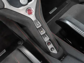 750S Coupe - Senna Seats - Carbon - Track Brakes