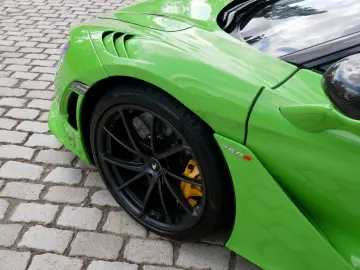 750S Spider Bowers Carbon Pack Ext
