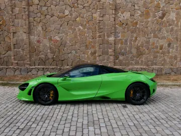 750S Spider Bowers Carbon Pack Ext