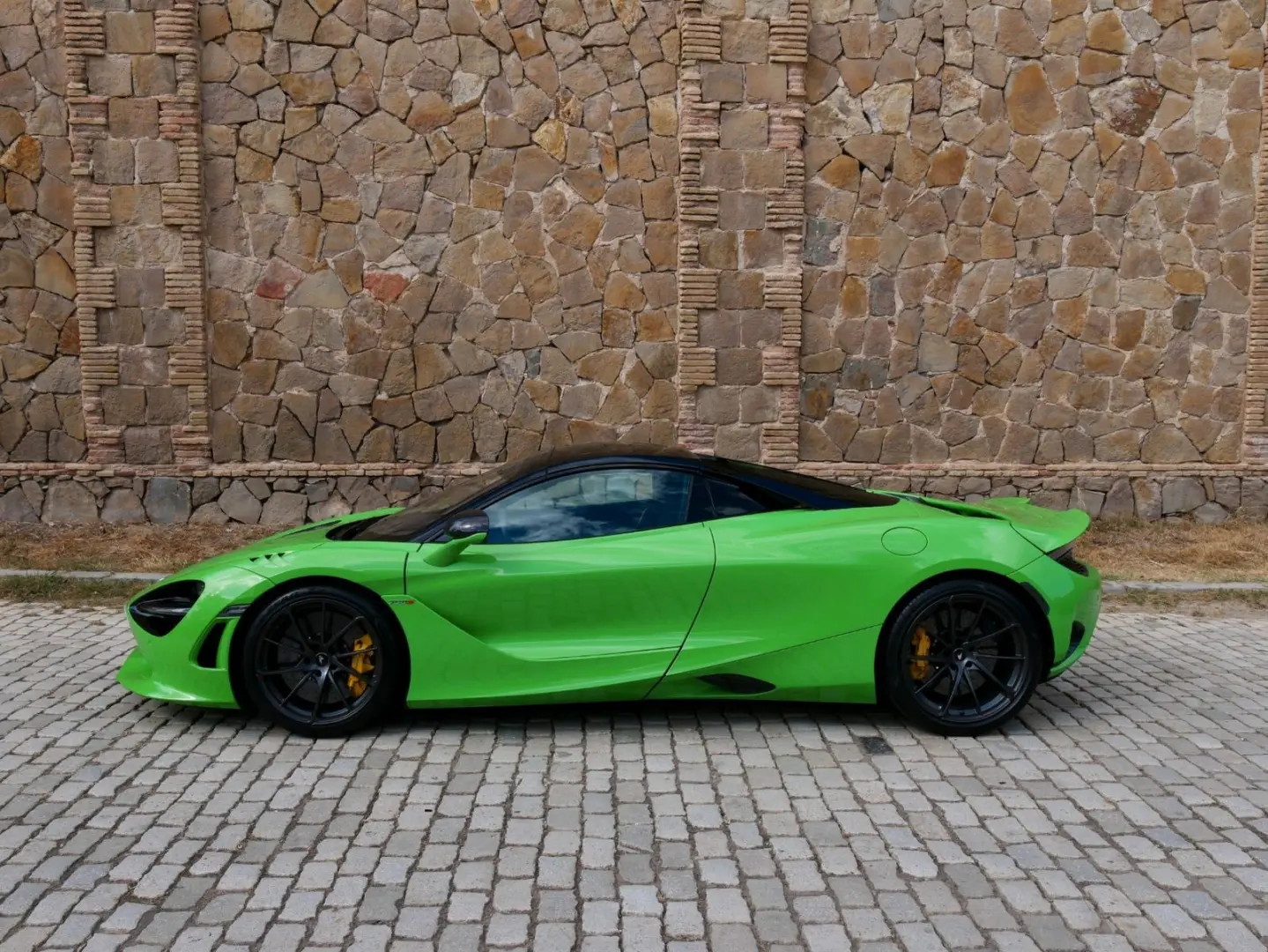 750S Spider Bowers Carbon Pack Ext