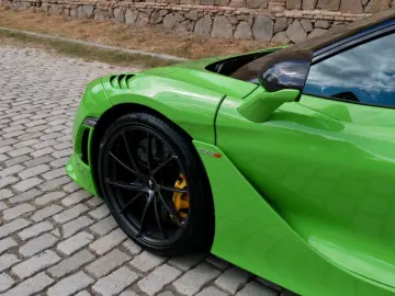 750S Spider Bowers Carbon Pack Ext