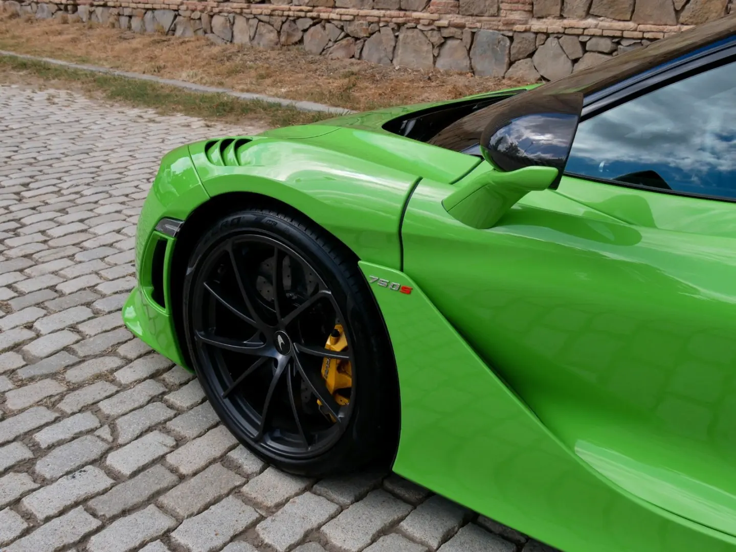 750S Spider Bowers Carbon Pack Ext
