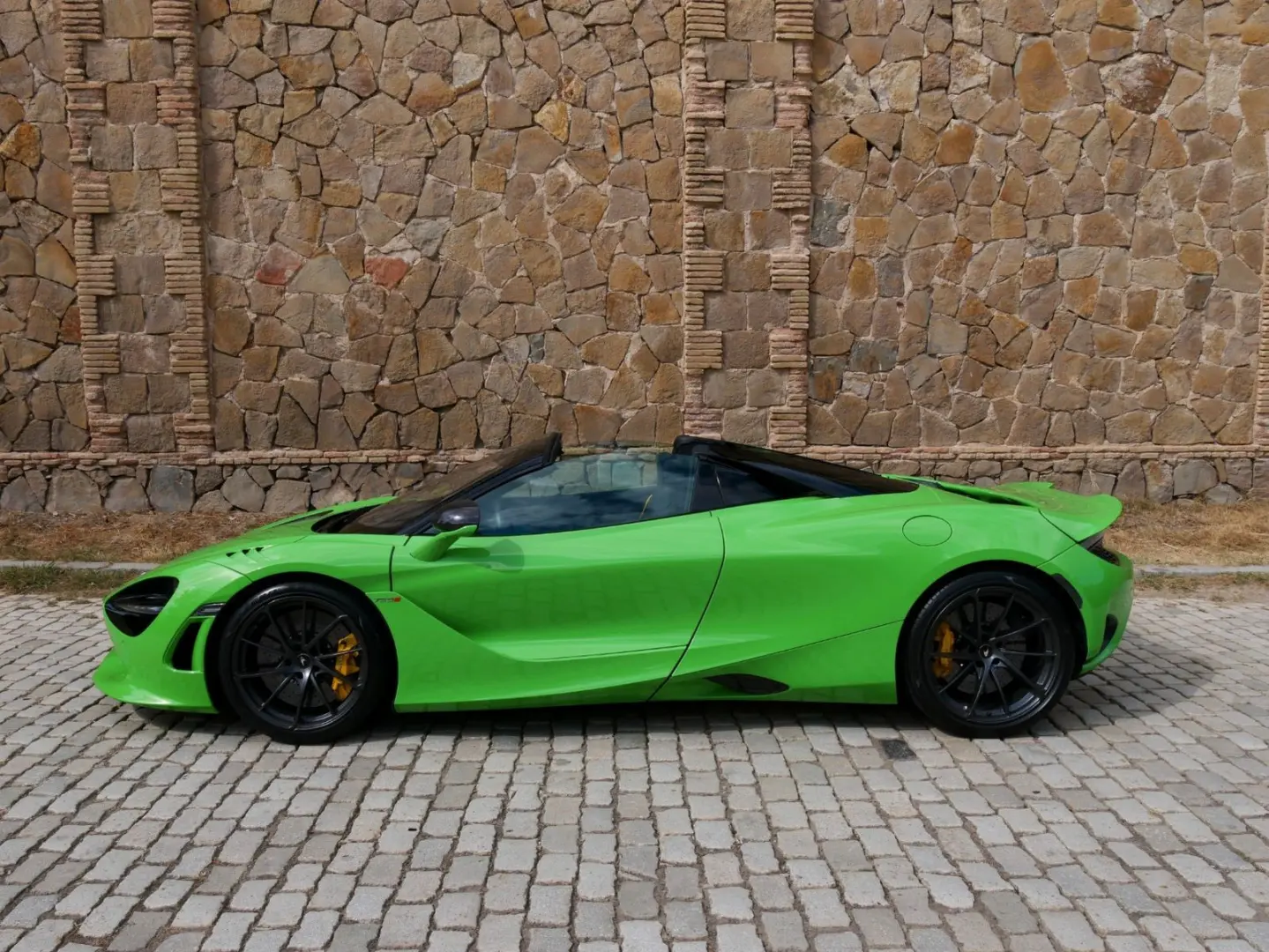 750S Spider Bowers Carbon Pack Ext