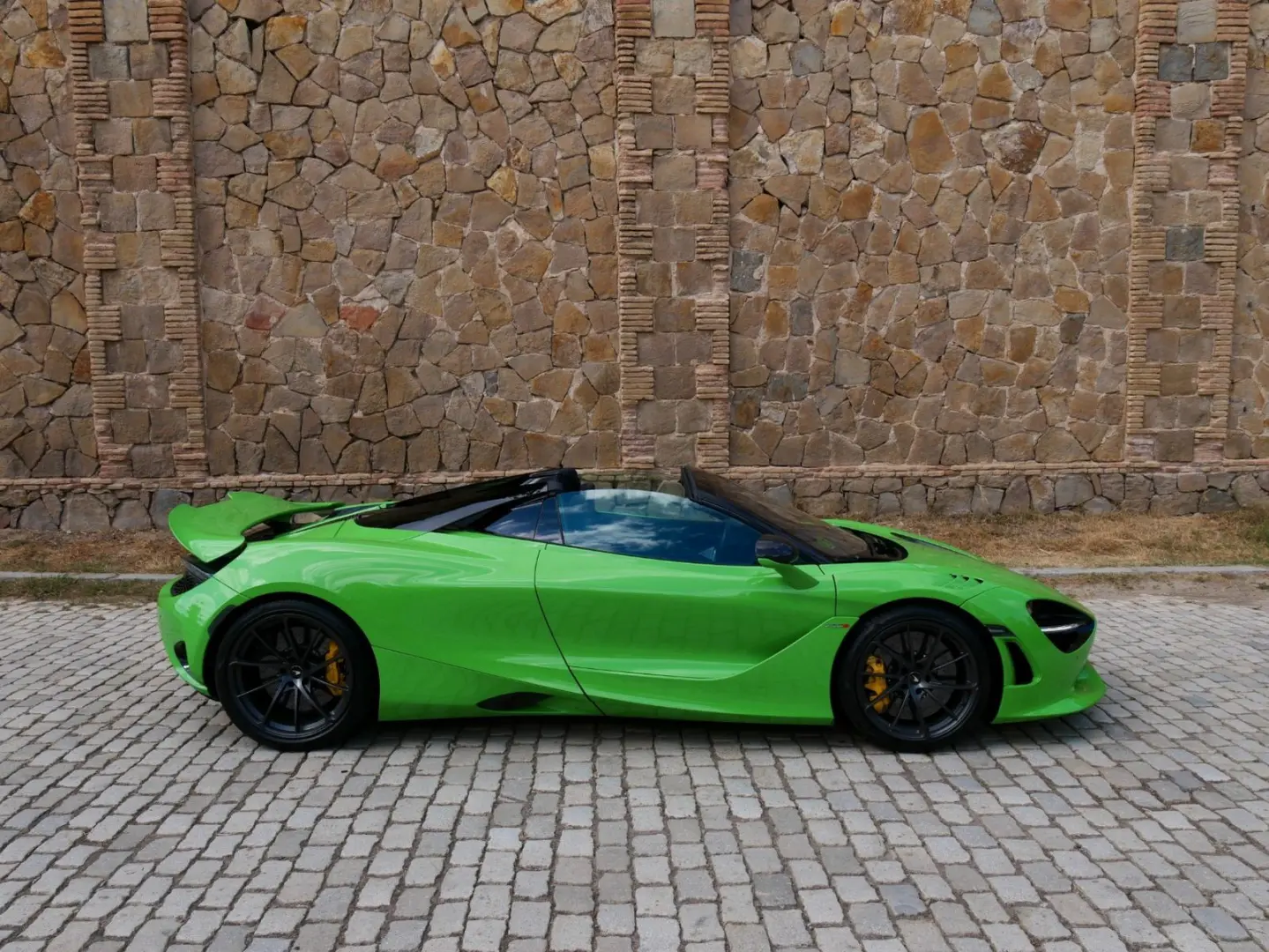 750S Spider Bowers Carbon Pack Ext