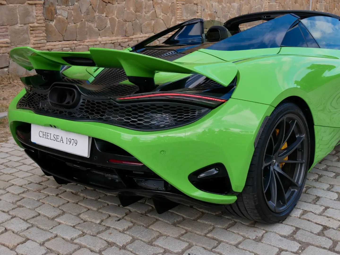 750S Spider Bowers Carbon Pack Ext