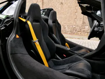 750S Spider Bowers Carbon Pack Ext
