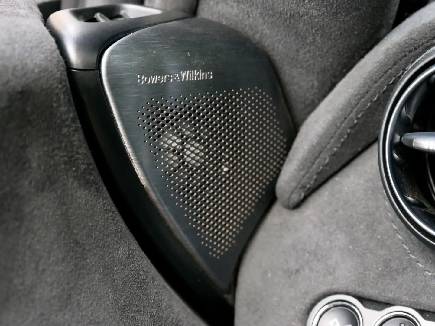 750S Spider Bowers Carbon Pack Ext