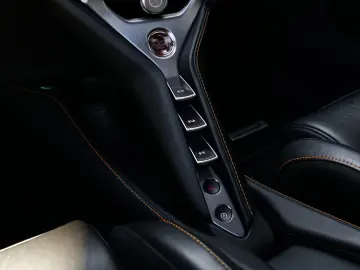 750S CF Exterior I CF Interior I Service Paket I