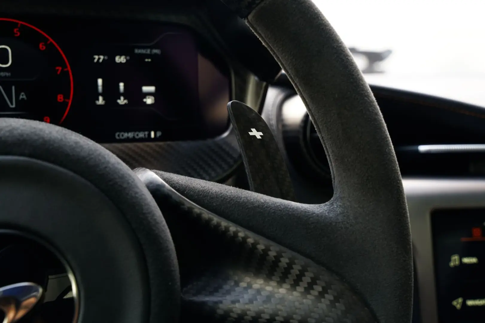 750S CF Exterior I CF Interior I Service Paket I