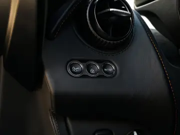 750S CF Exterior I CF Interior I Service Paket I