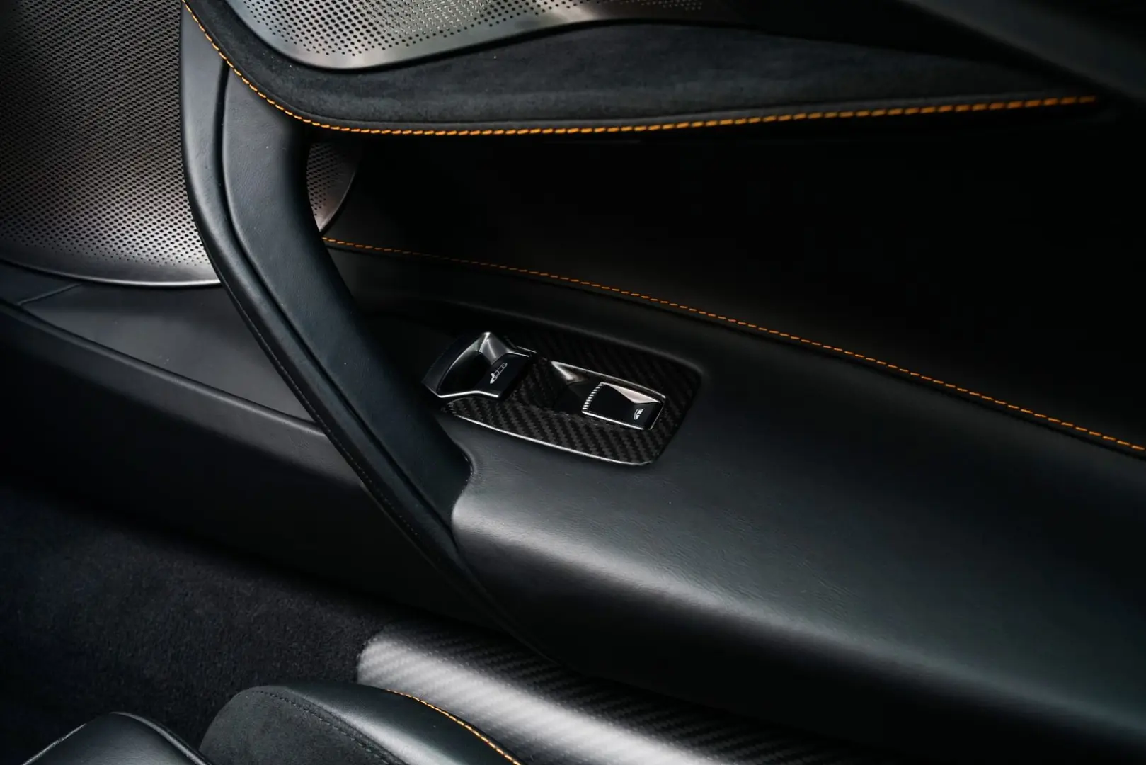 750S CF Exterior I CF Interior I Service Paket I