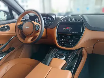 Aston Martin DBX 4.0 V8