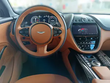 Aston Martin DBX 4.0 V8