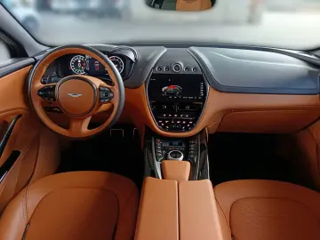 Aston Martin DBX 4.0 V8