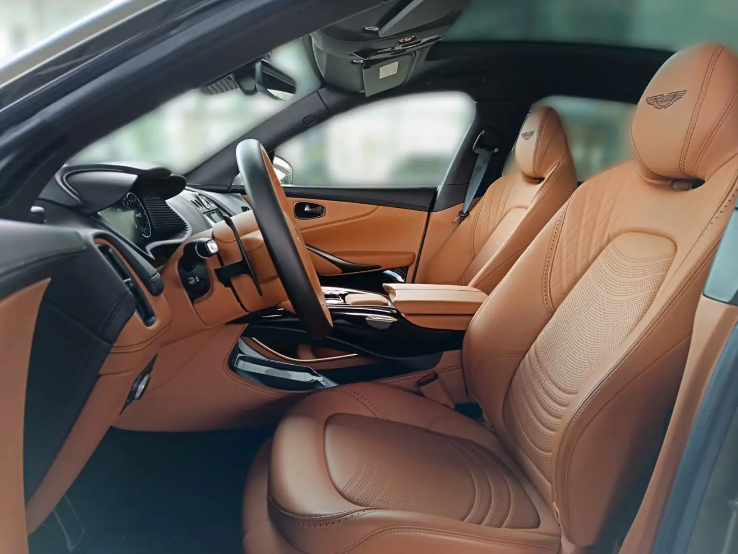 Aston Martin DBX 4.0 V8