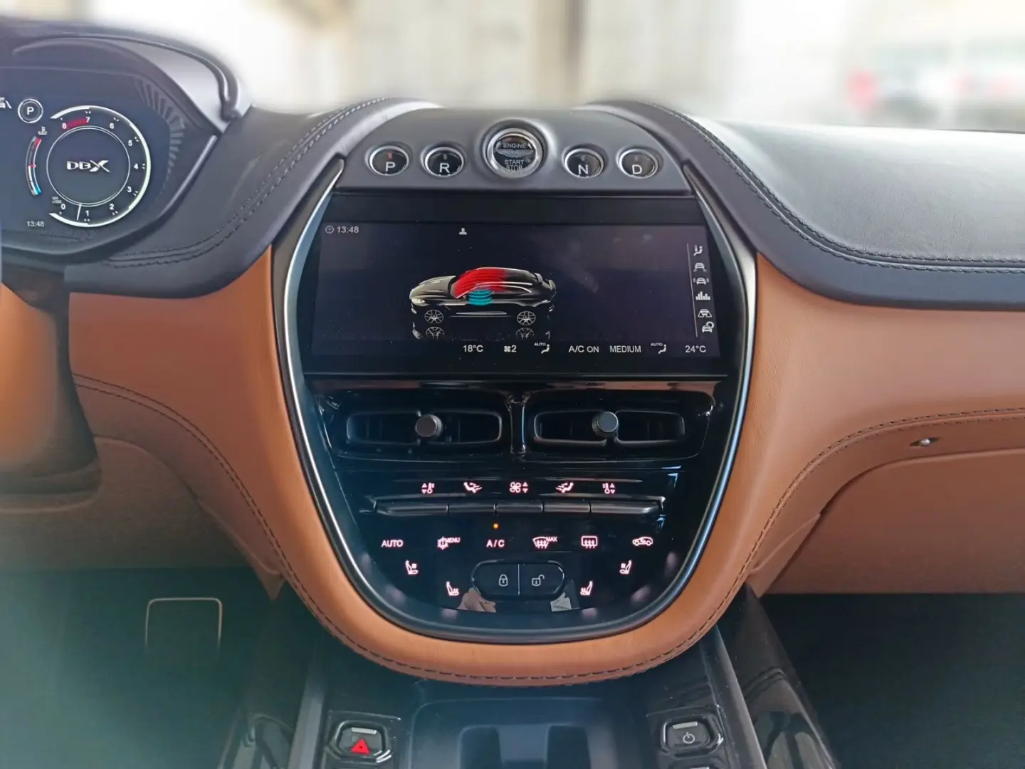 Aston Martin DBX 4.0 V8