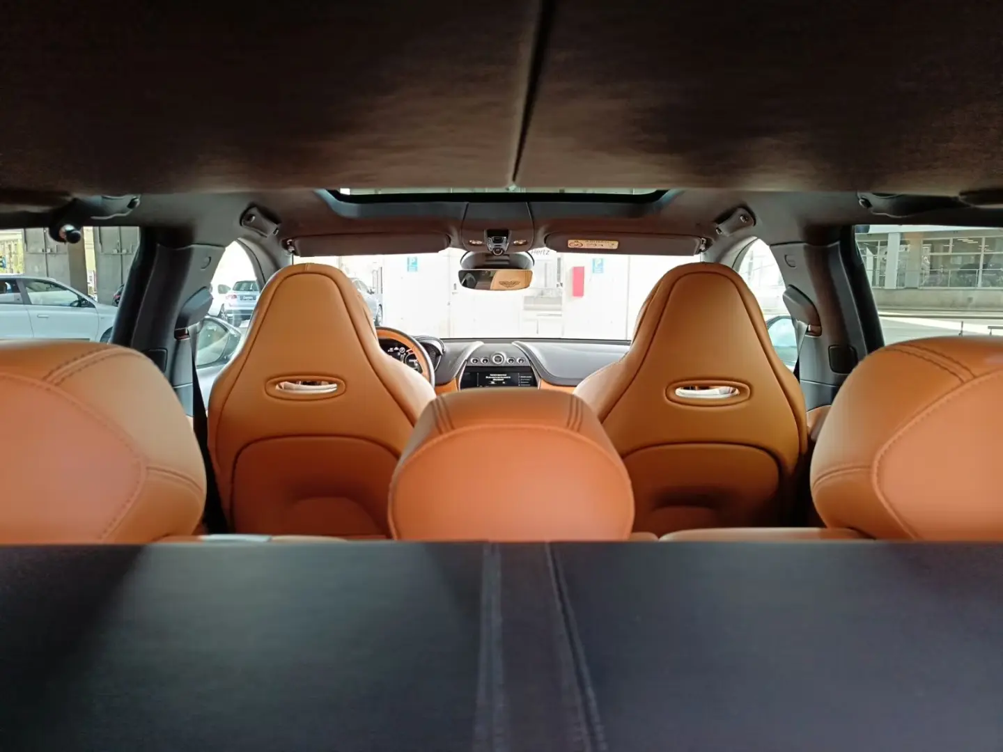 Aston Martin DBX 4.0 V8