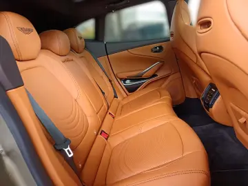 Aston Martin DBX 4.0 V8