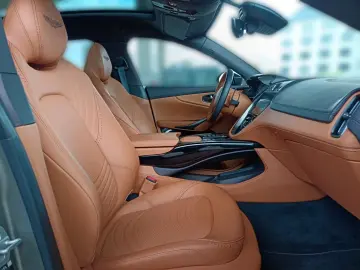 Aston Martin DBX 4.0 V8