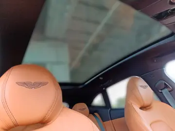 Aston Martin DBX 4.0 V8