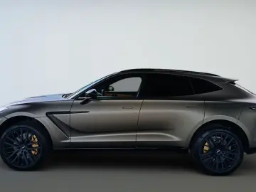 Aston Martin DBX 4.0 V8