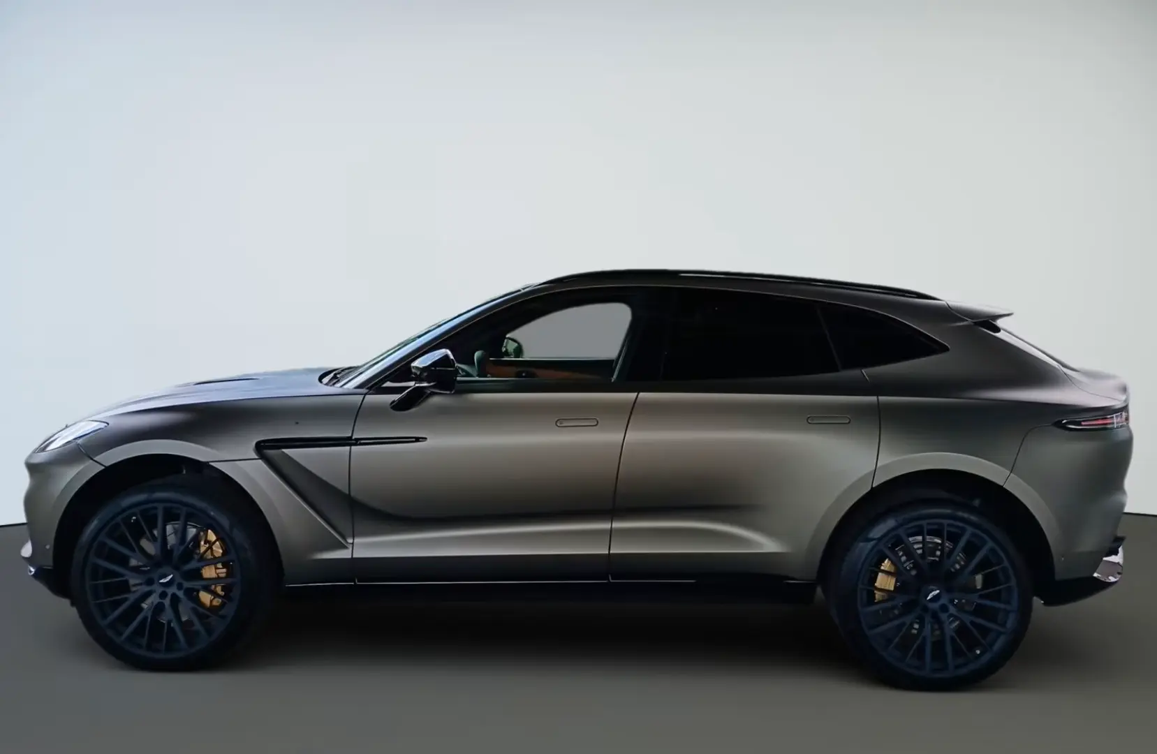 Aston Martin DBX 4.0 V8