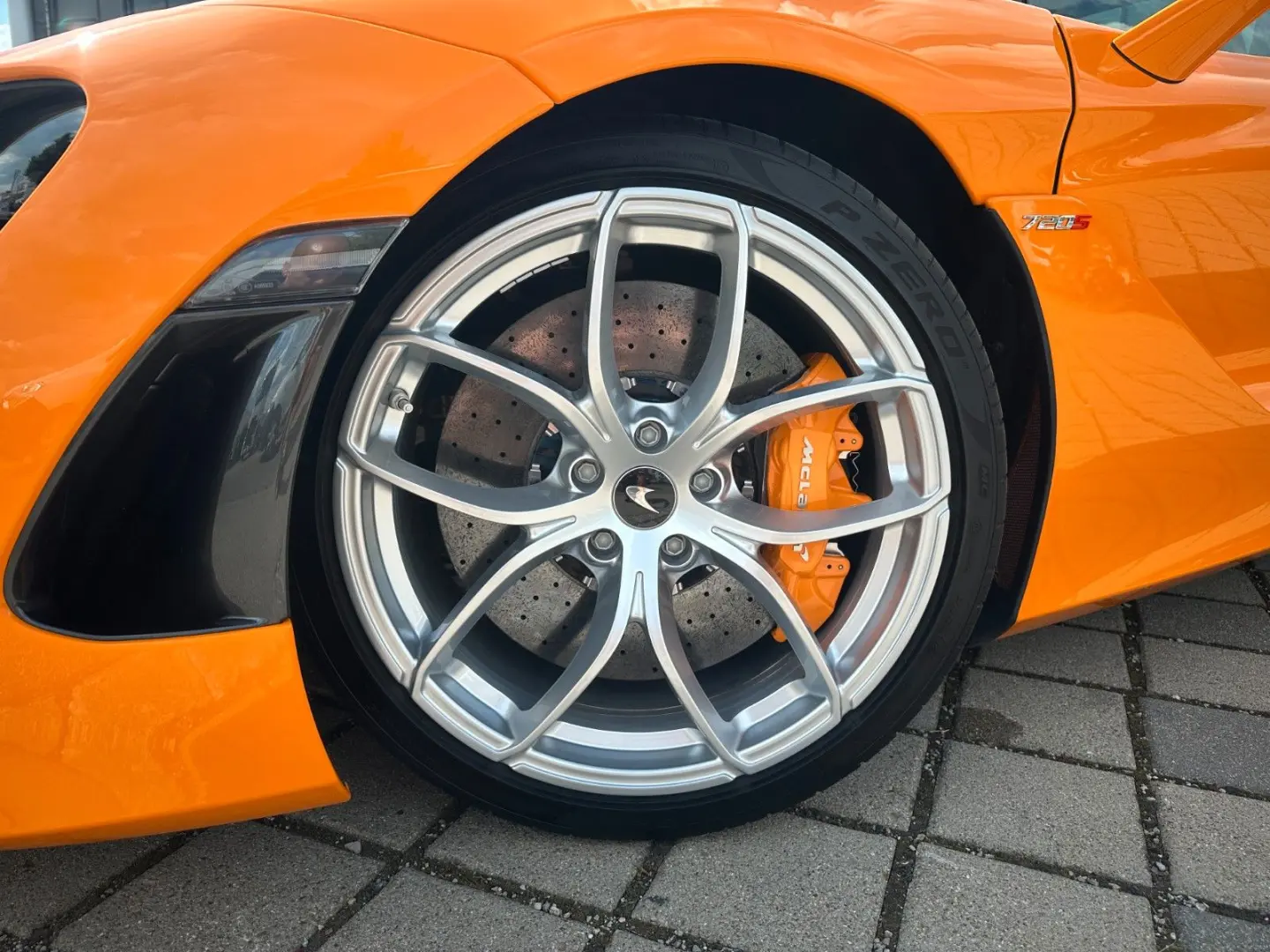 720S SPIDER PERFOR. PLUS.KERAMIK CARBON LIFT B&W