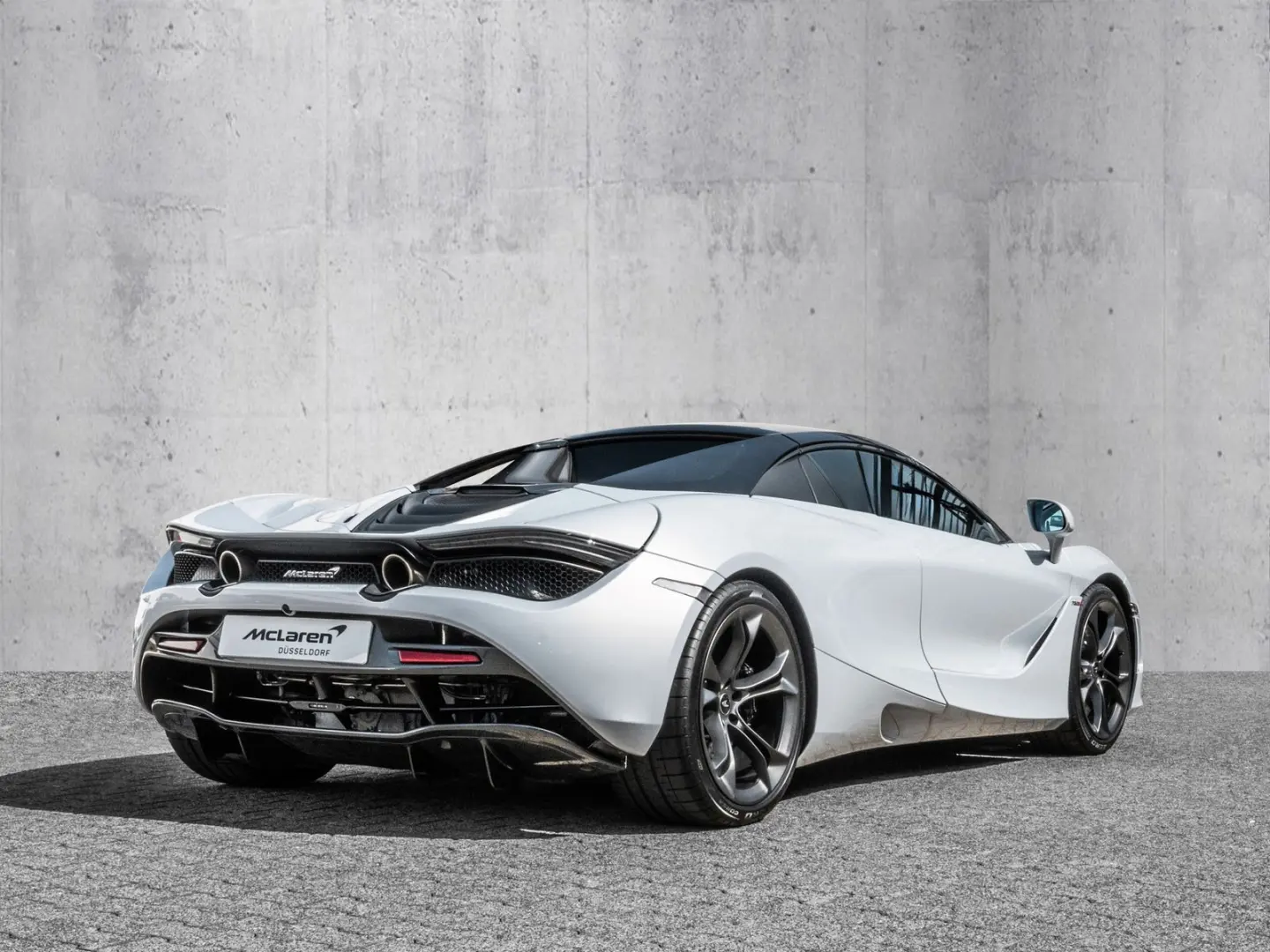 720S Spider Glacier White  Lifting System