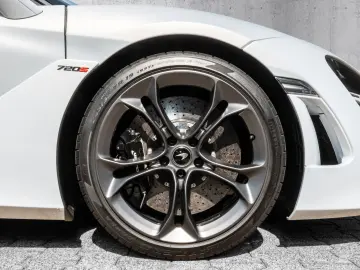 720S Spider Glacier White  Lifting System