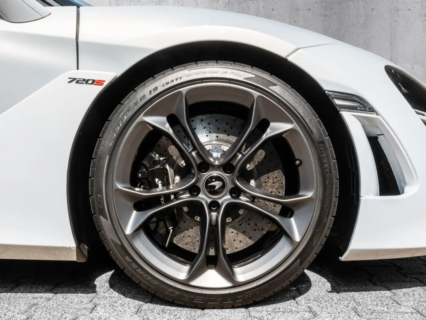 720S Spider Glacier White  Lifting System