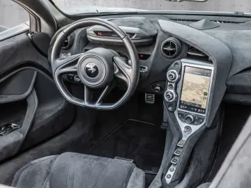 720S Spider Glacier White  Lifting System