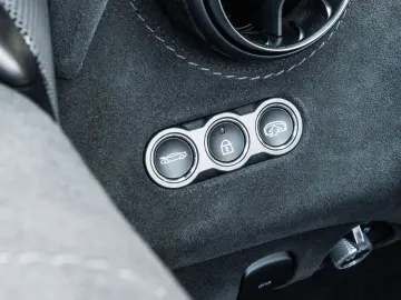 720S Spider Glacier White  Lifting System