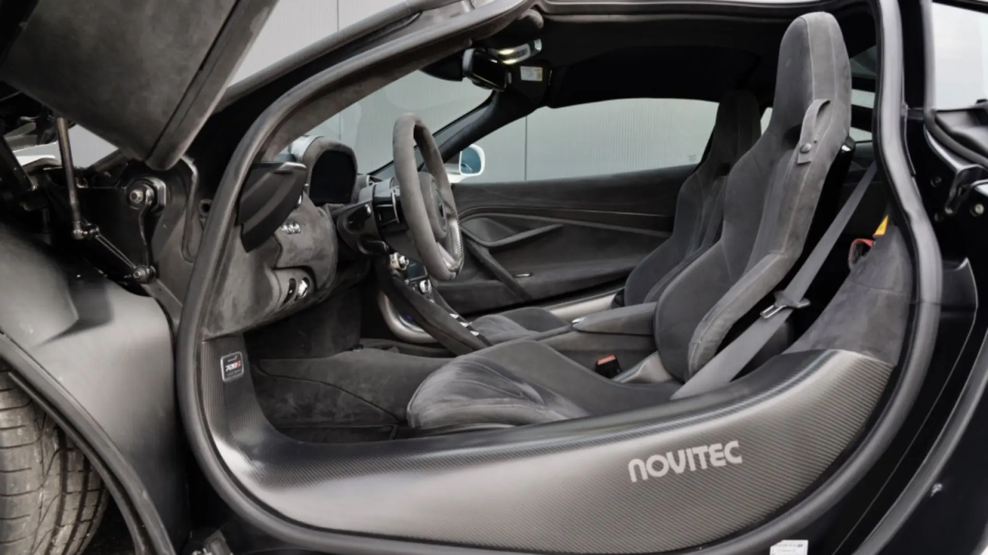 720S NOVITEC Coupé  CERAMIC CARBON LIFT CAMERA