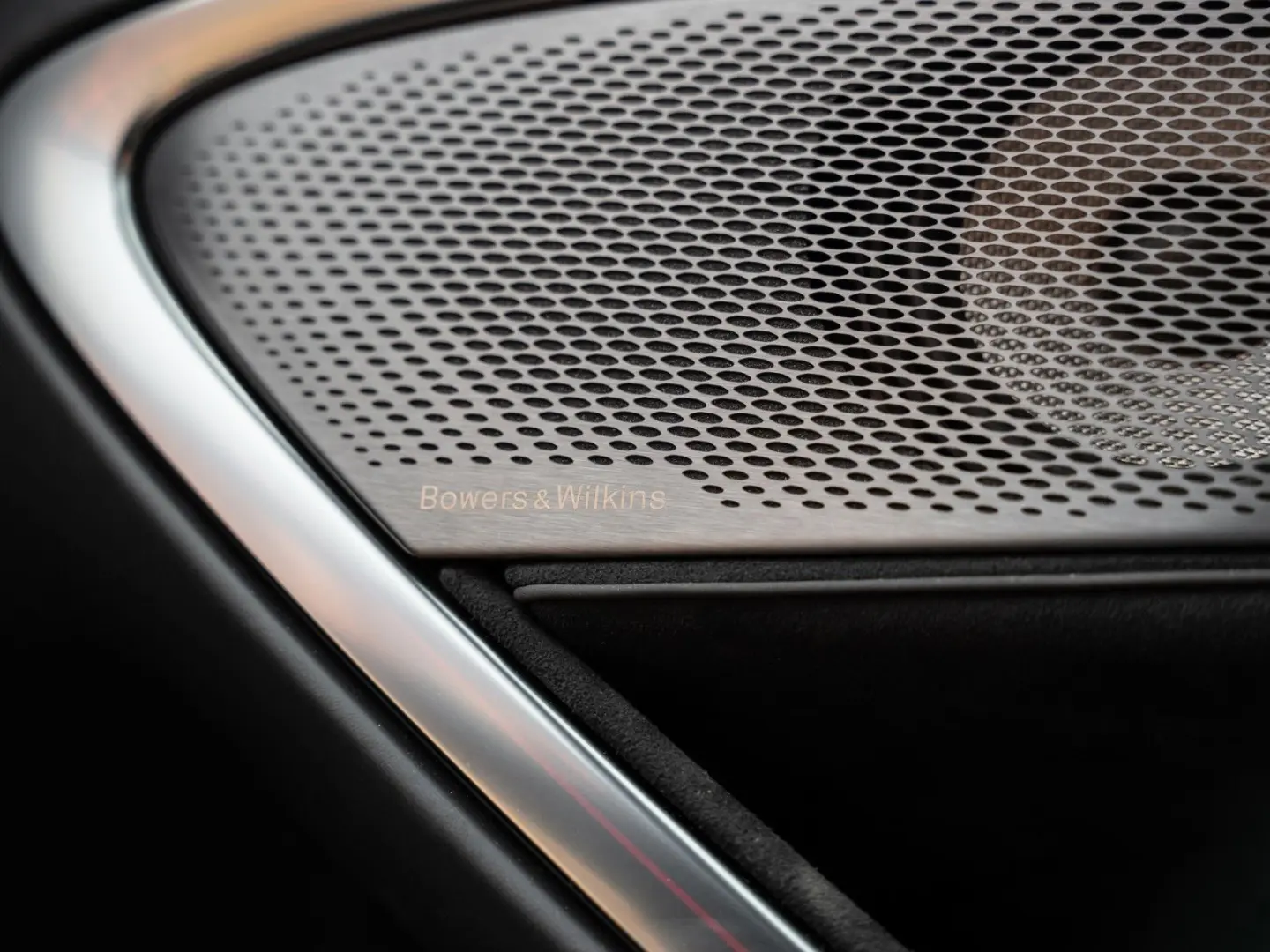 Artura Coupé   Vermillon Red   Carbon Interior