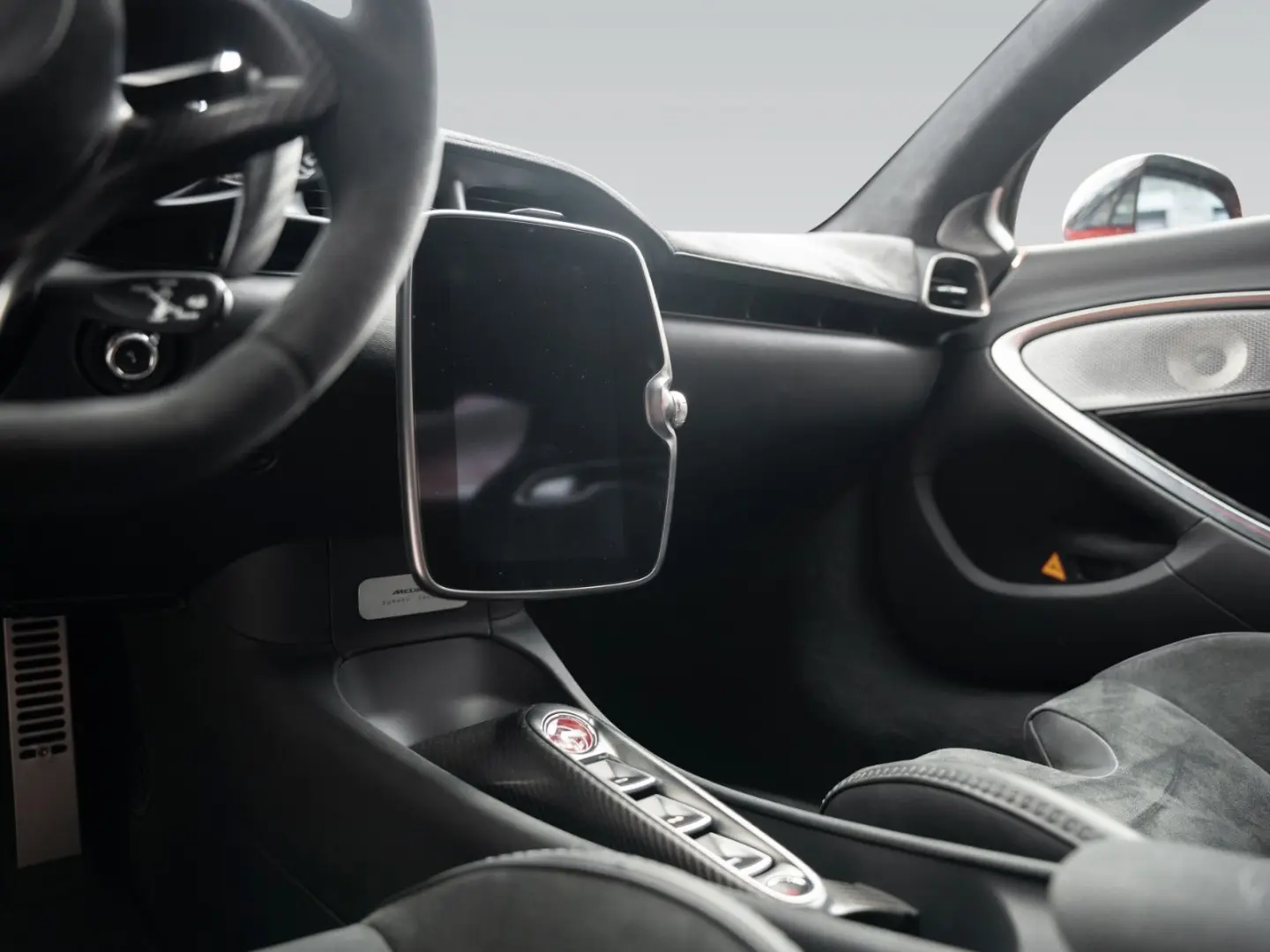 Artura Coupé   Vermillon Red   Carbon Interior
