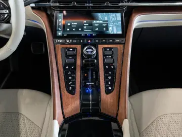 DB12 4.0 V8