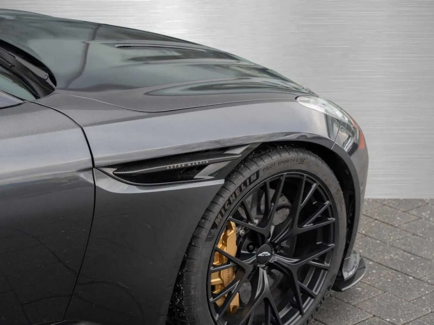 DB12 V8 Coupe Carbon Paket   Ceramic Bremsen
