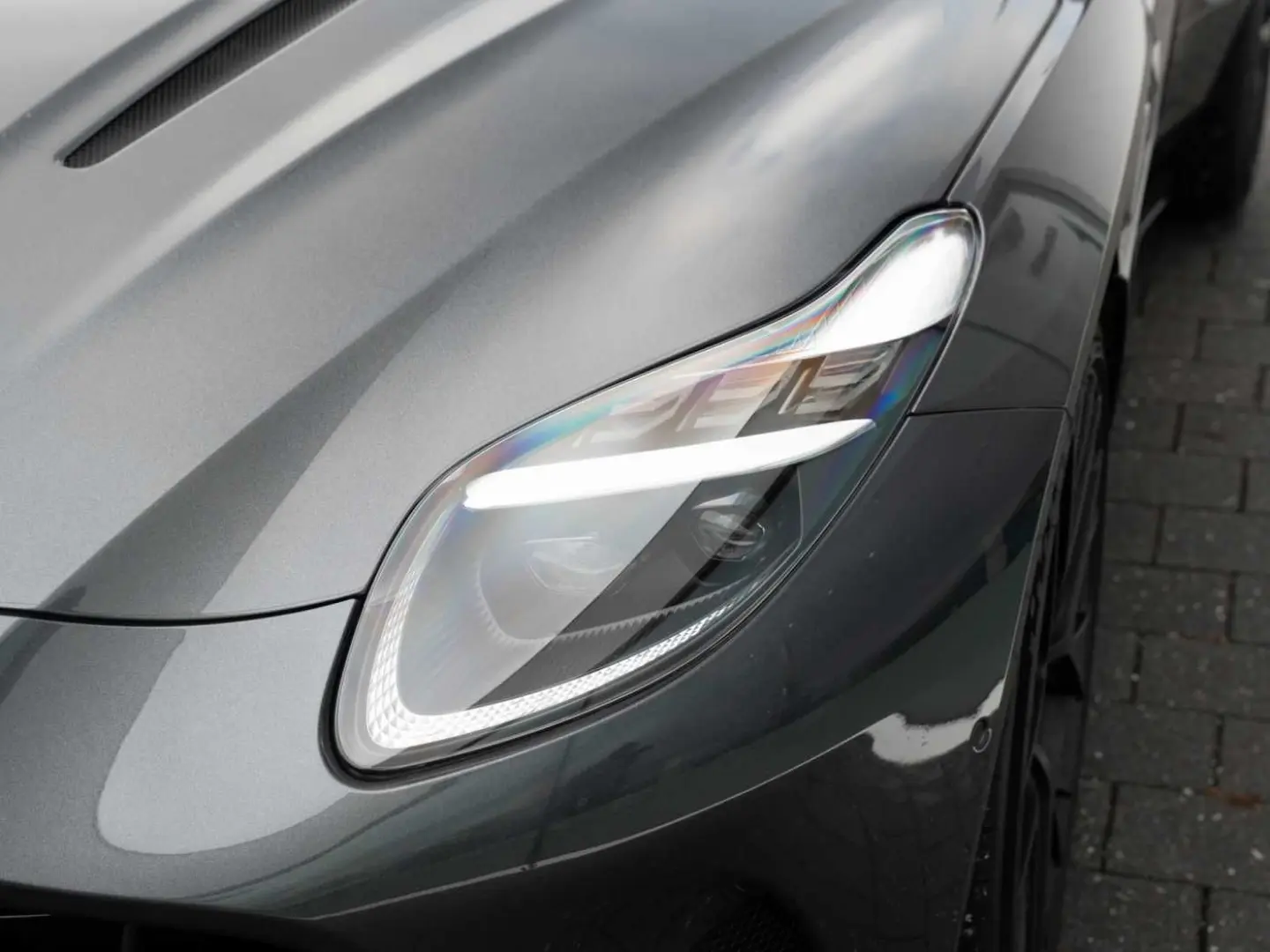 DB12 V8 Coupe Carbon Paket   Ceramic Bremsen