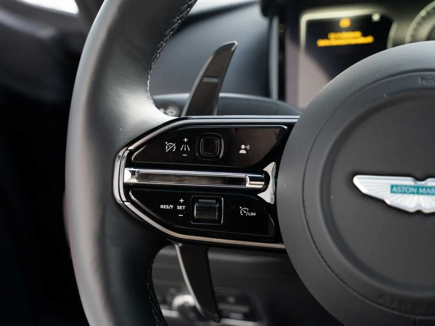 DB12 V8 Coupe Carbon Ceramic Bremsen