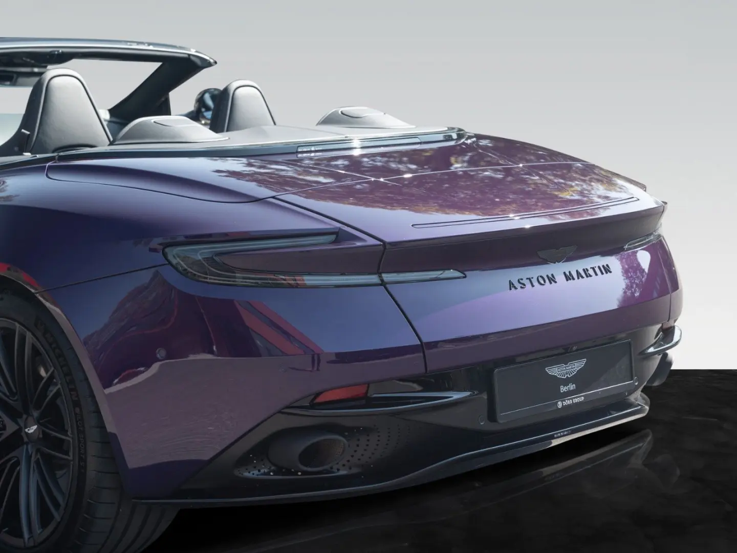 DB12 Volante   Storm Purple   Gloss Black Pack