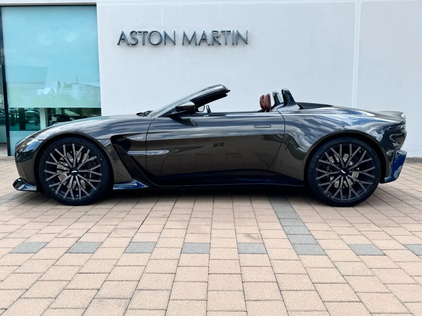 V12 Vantage  Q -Options  118 of 249 limited