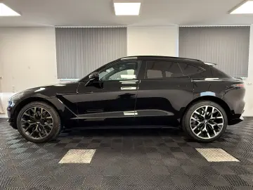 DBX 4.0 V8   Jet Black   Insp. Mono   Jewellery