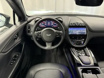 DBX 4.0 V8   Jet Black   Insp. Mono   Jewellery