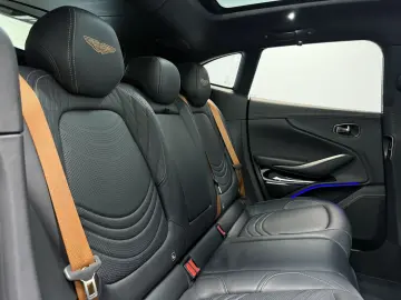 DBX 4.0 V8   Jet Black   Insp. Mono   Jewellery