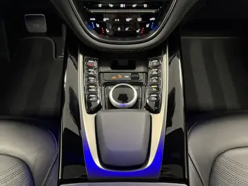 DBX 4.0 V8   Jet Black   Insp. Mono   Jewellery