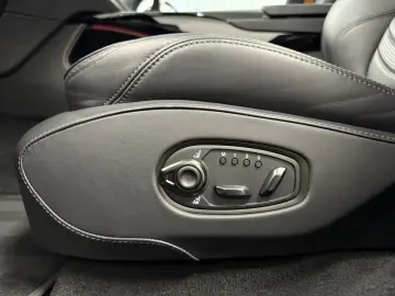DBX 4.0 V8   Jet Black   Insp. Mono   Jewellery