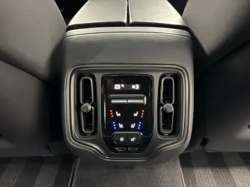 DBX 4.0 V8   Jet Black   Insp. Mono   Jewellery