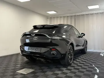 DBX 4.0 V8   Jet Black   Insp. Mono   Jewellery