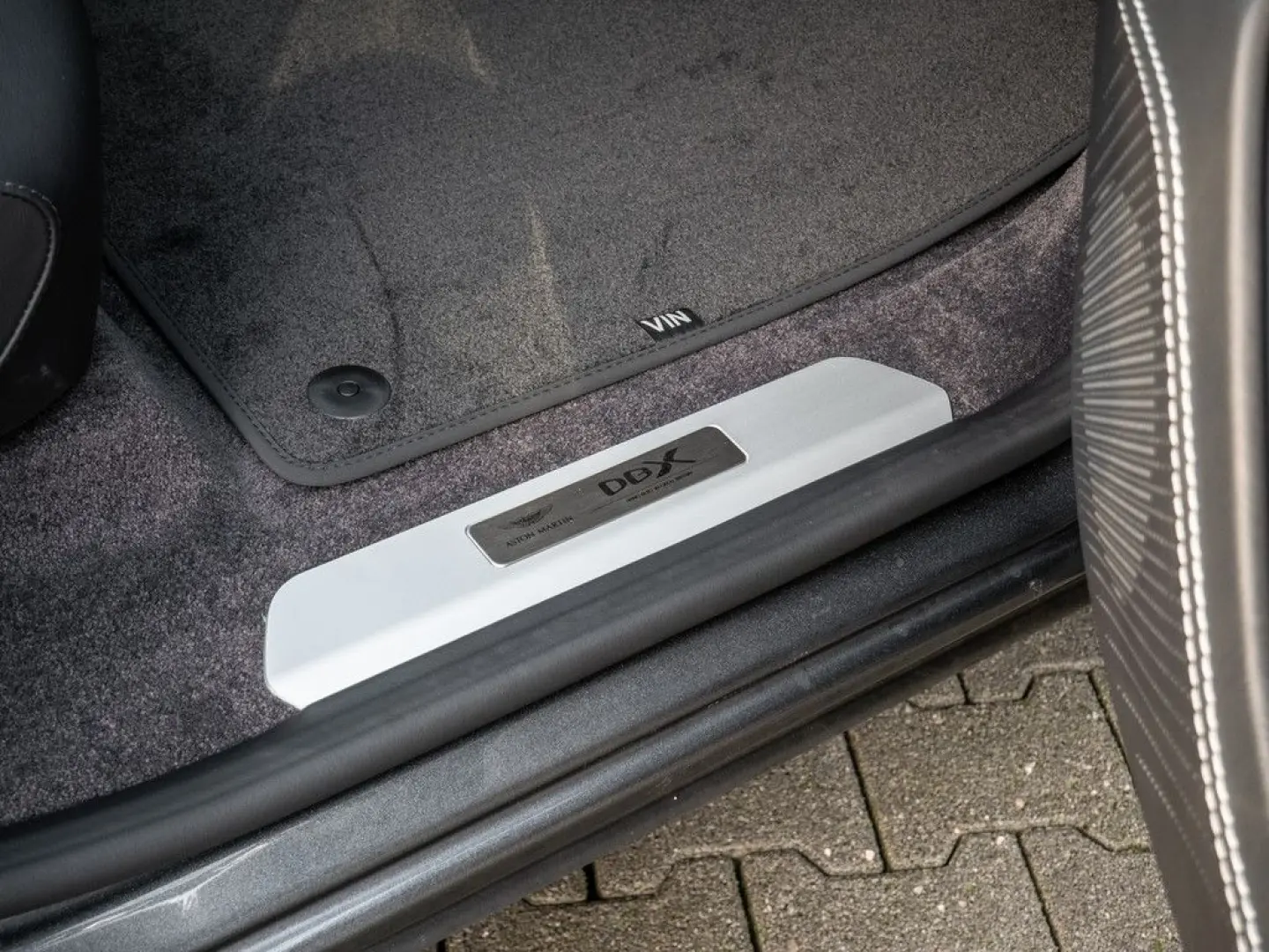 DBX Xenon Grey Onyx Black AHK
